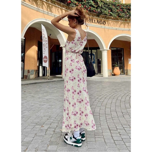 Princess Polly Nellie Plunge Maxi Dress in Yellow Floral - Picture 4 of 9